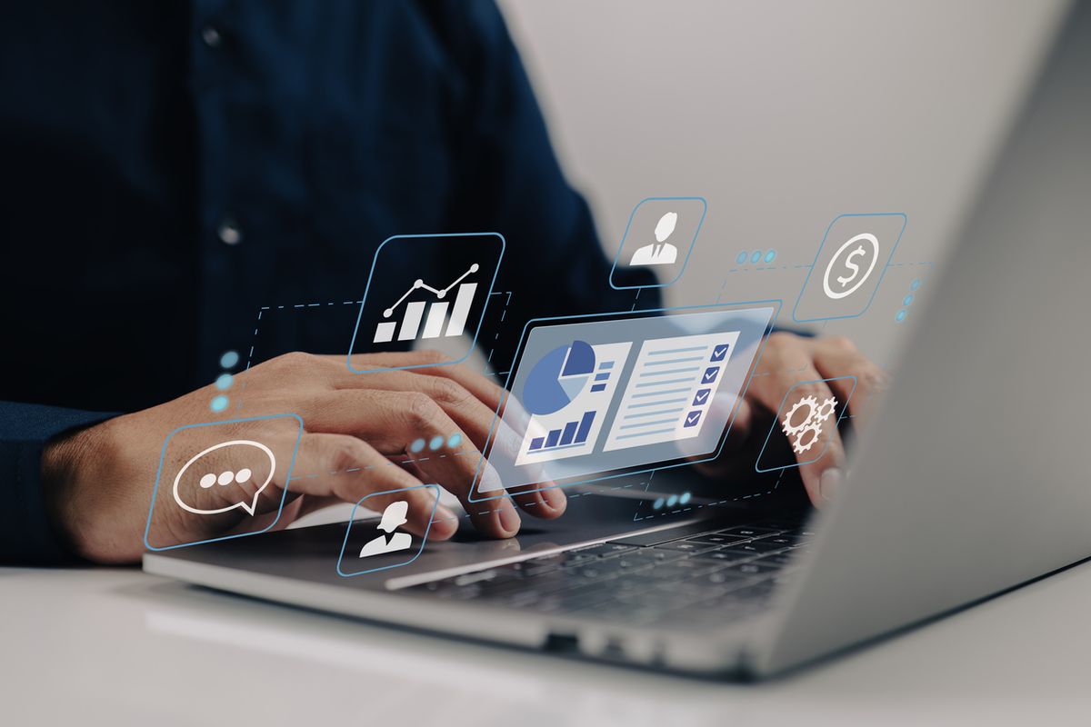 Bản chất marketing phụ thuộc vào nhiều biến số như thị trường, khách hàng, ngân sách và nền tảng, khiến agency cam kết doanh thu tiềm ẩn nhiều rủi ro